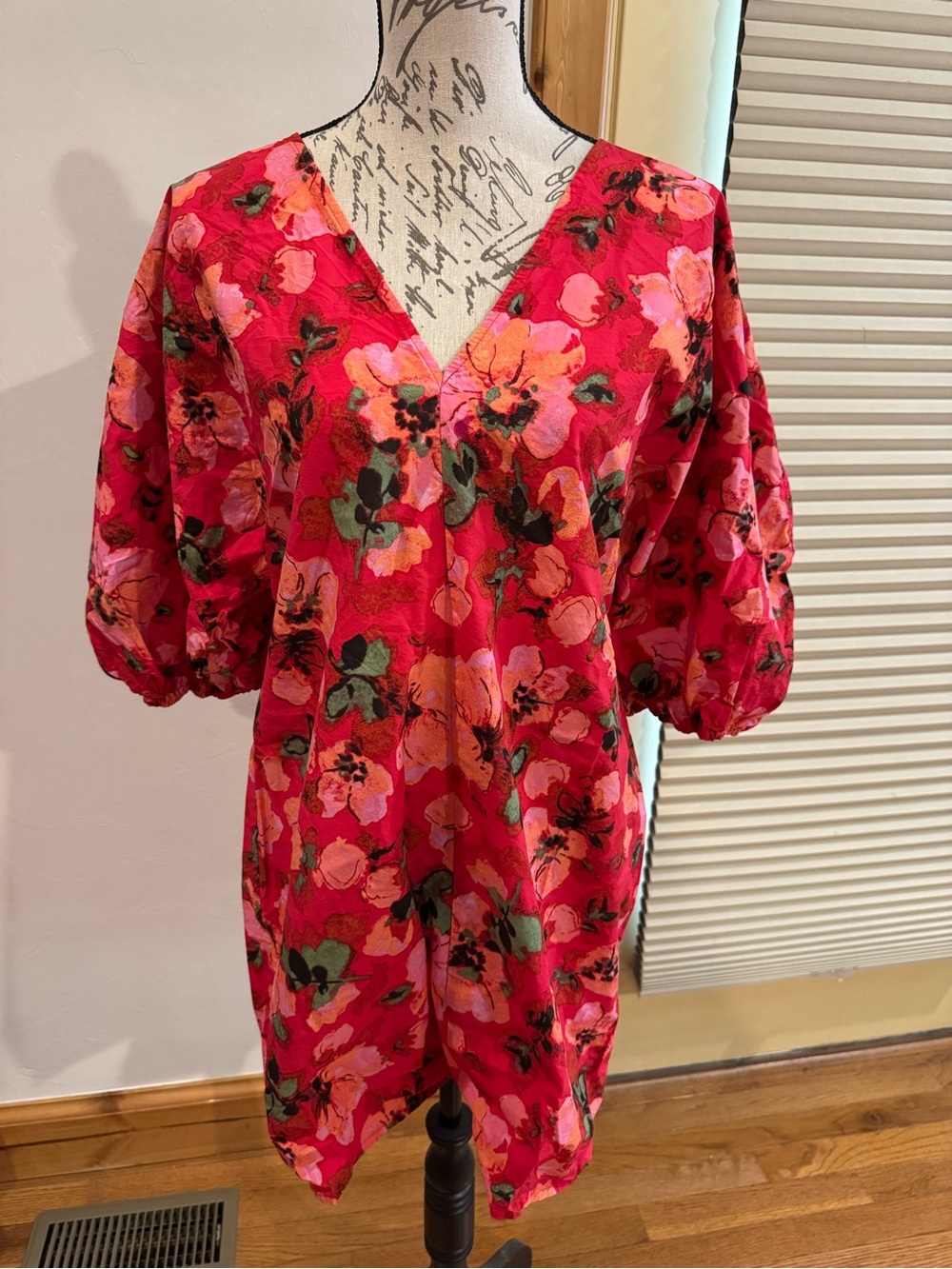 H&M Red Floral V-Neck Puff Sleeve Dress